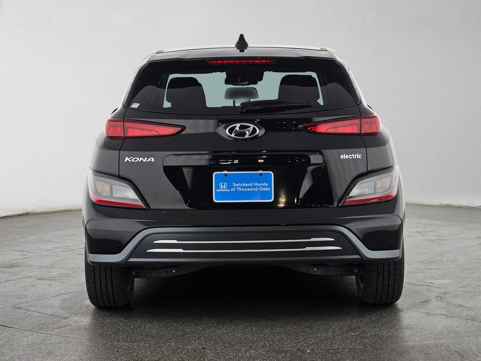 Used 2023 Hyundai Kona SE w/ Cargo Package FWD image 4