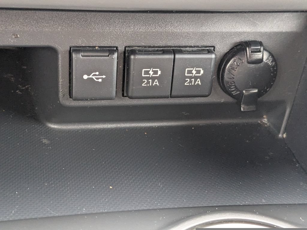 Used 2021 Toyota Highlander XLE AWD/4WD image 22