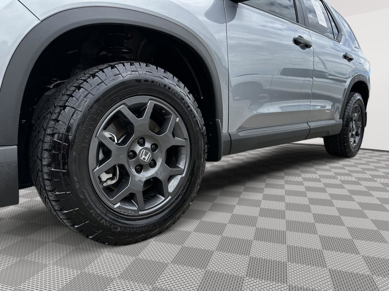 Certified 2025 Honda Pilot TrailSport image 6