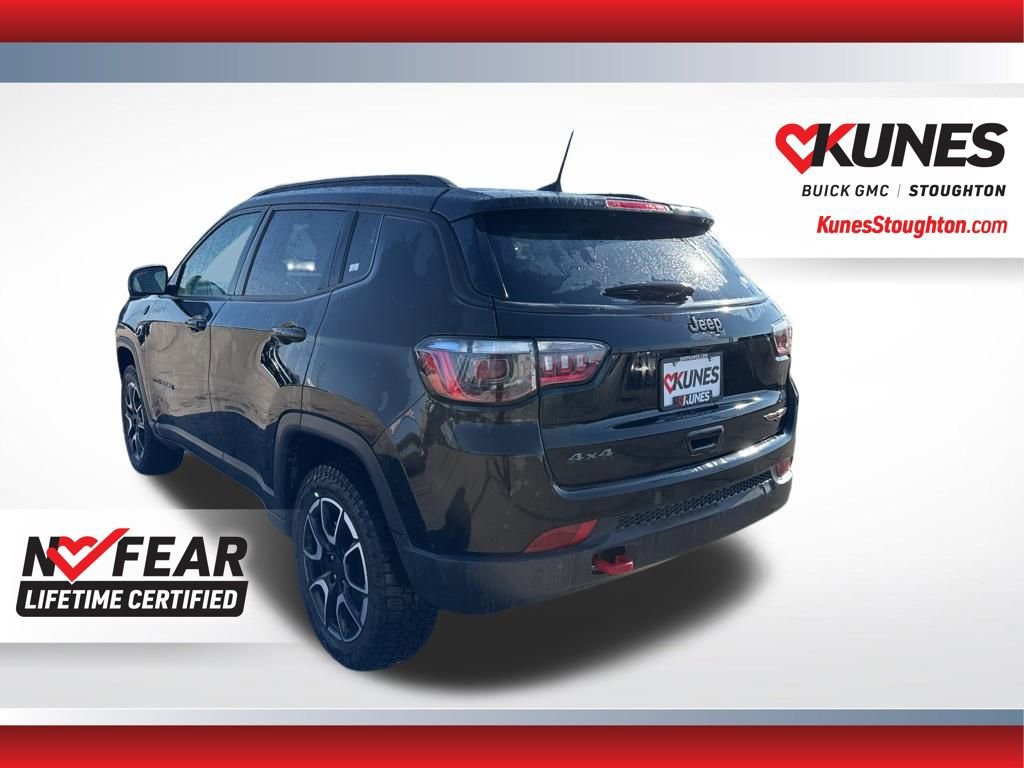 Used 2024 Jeep Compass Trailhawk image 9