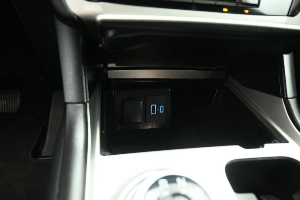 Certified 2022 Ford Explorer XLT RWD image 18