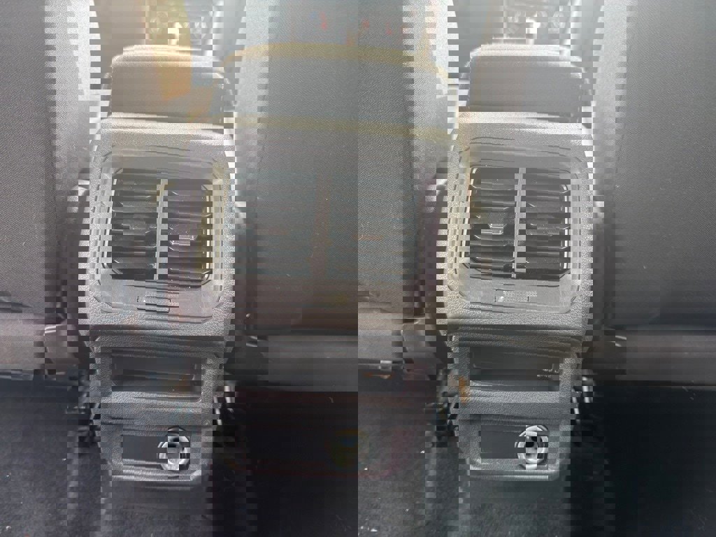 Used 2020 Volkswagen Tiguan S image 30