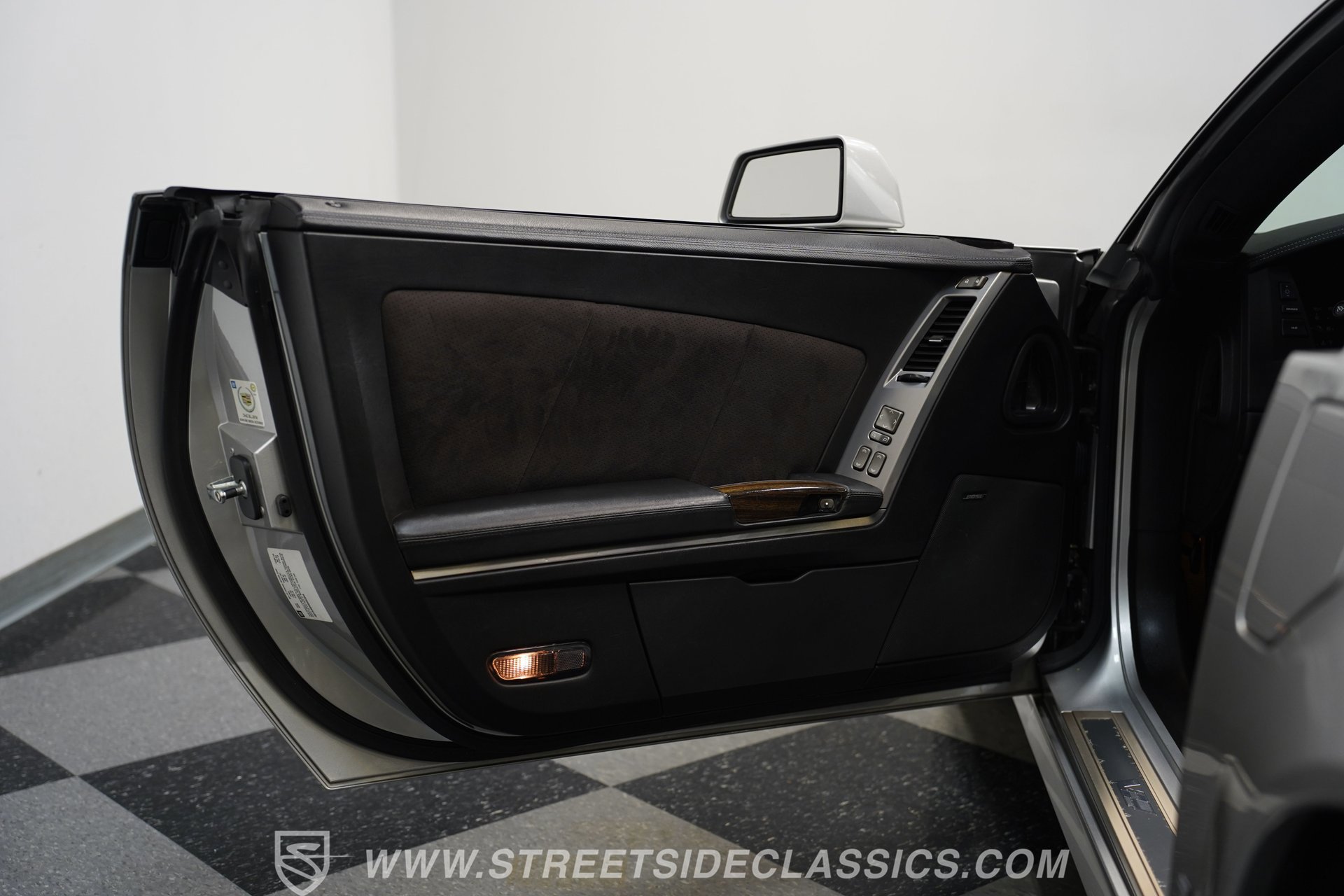 Used 2006 Cadillac XLR V image 36