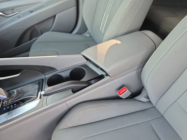 Used 2025 Hyundai Elantra Sport FWD image 29
