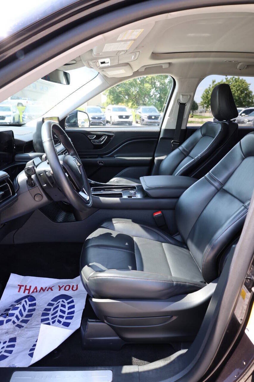 Used 2025 Lincoln Aviator AWD image 13