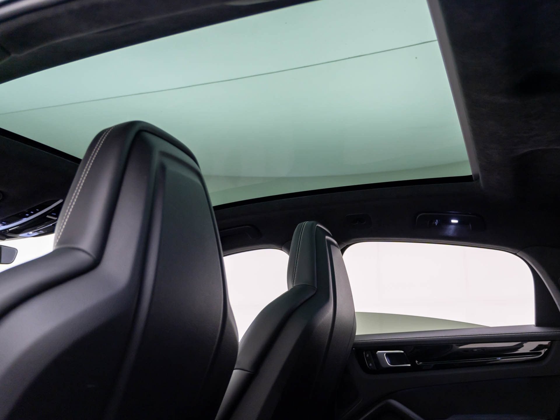 Certified 2022 Porsche Cayenne GTS AWD/4WD image 18