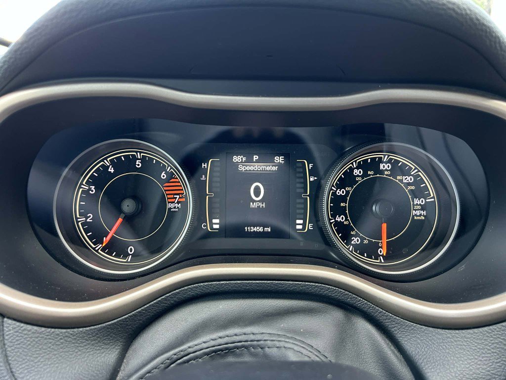 Used 2017 Jeep Cherokee Latitude FWD image 5