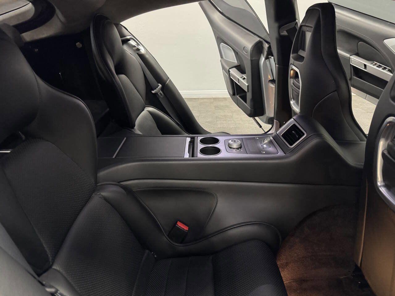 Used 2011 Aston Martin Rapide image 42