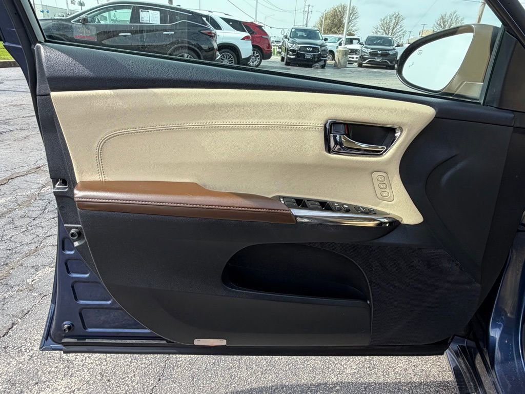 Used 2014 Toyota Avalon XLE Touring image 11