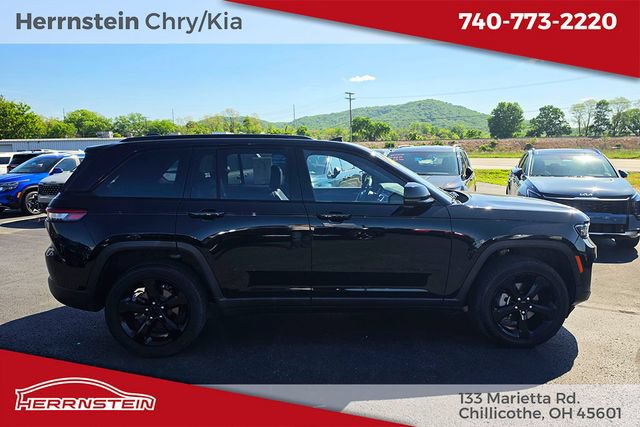 Used 2023 Jeep Grand Cherokee Altitude AWD/4WD image 28