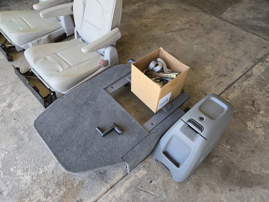 Used 2005 Dodge Grand Caravan SXT w/ Leather Interior Group FWD image 55