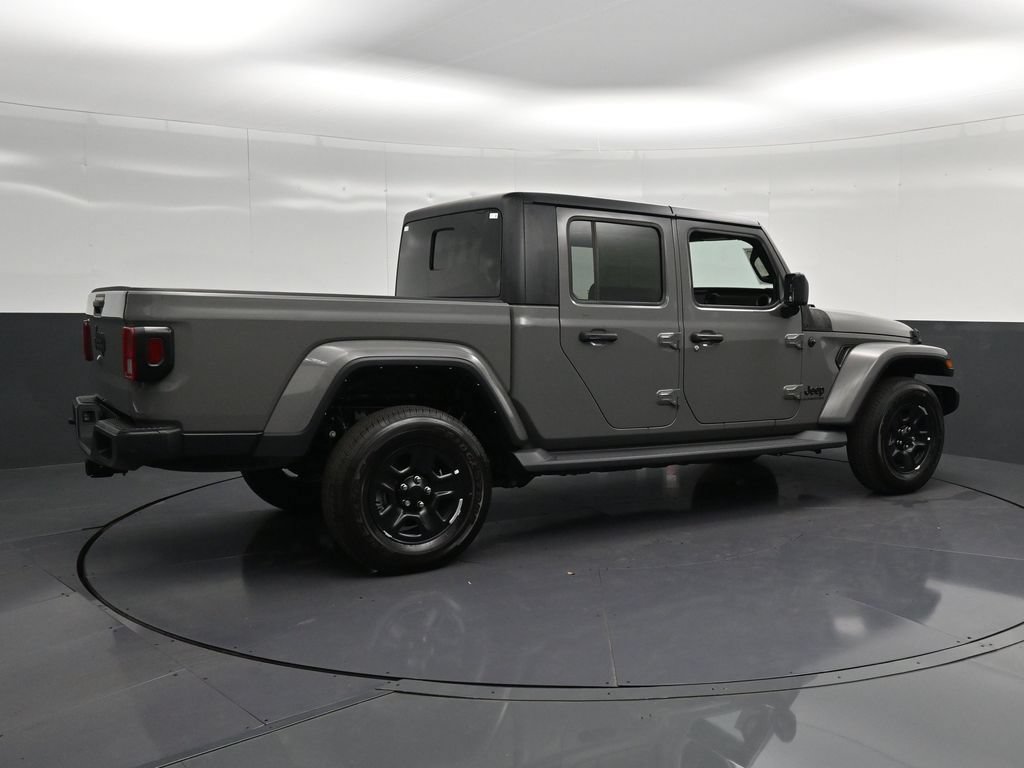 Used 2022 Jeep Gladiator Sport AWD/4WD image 3