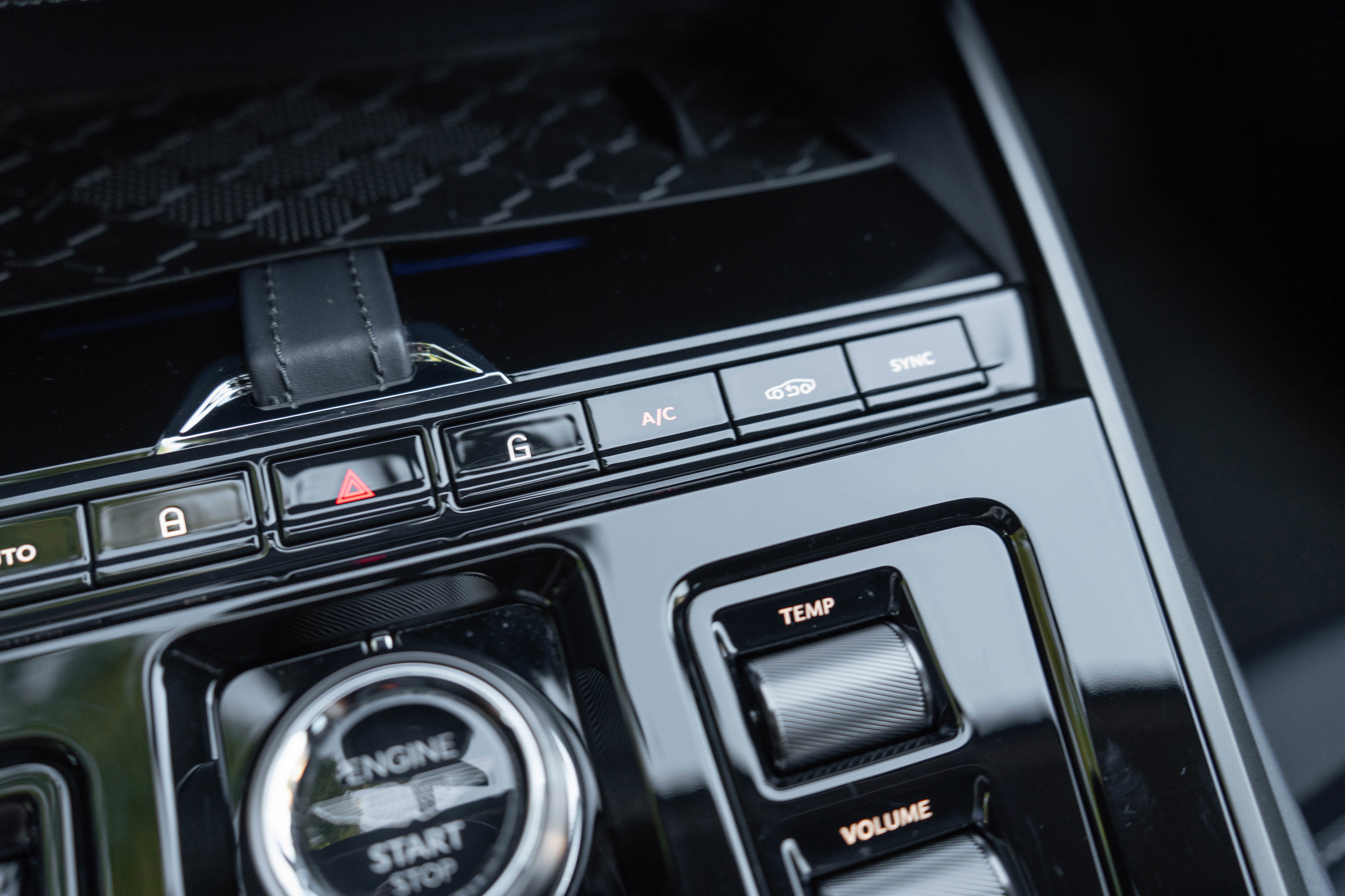 Used 2025 Aston Martin DBX 707 image 30