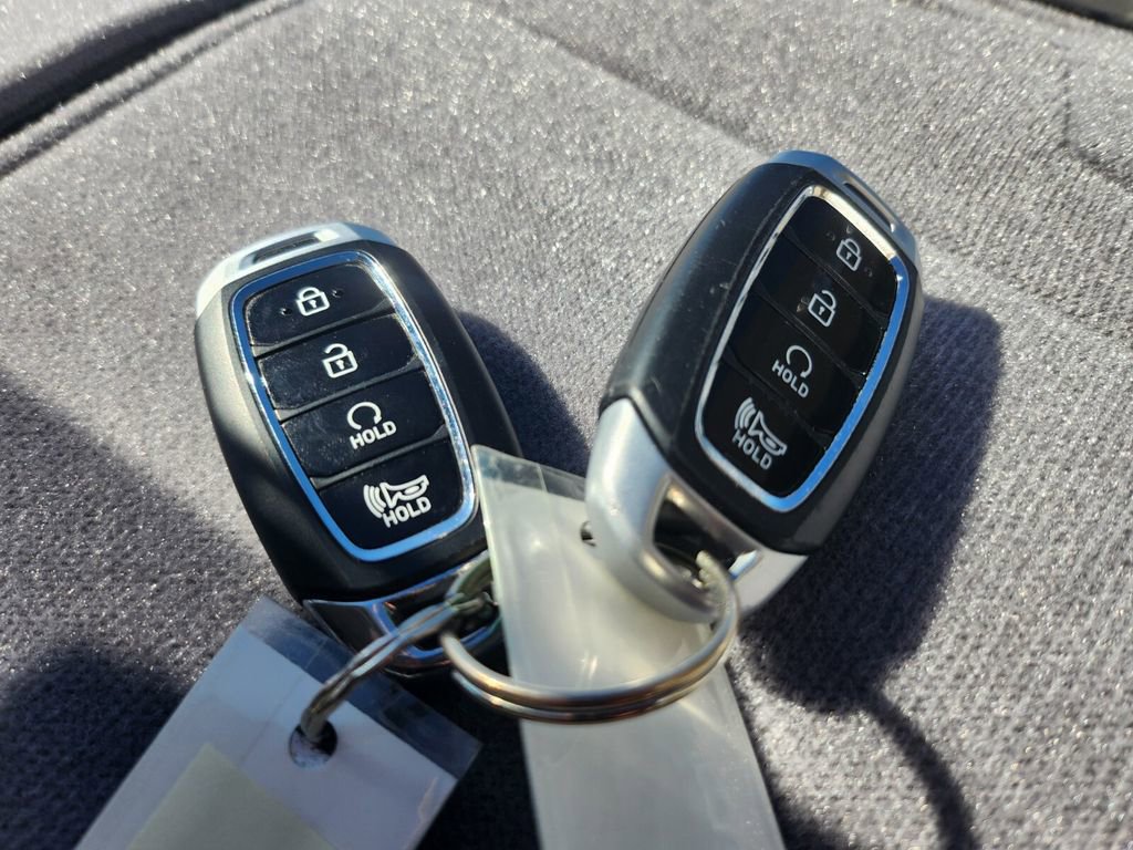 Certified 2021 Hyundai Venue SEL w/ Premium Package image 37