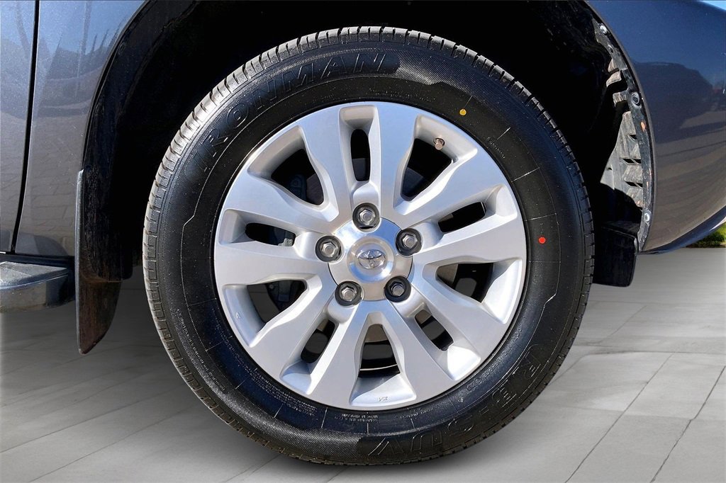 Used 2020 Toyota Sequoia Platinum image 35