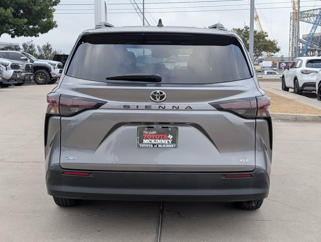 Certified 2026 Toyota Sienna XLE FWD image 6