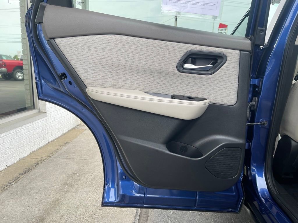 Used 2022 Nissan Rogue SV AWD/4WD image 19