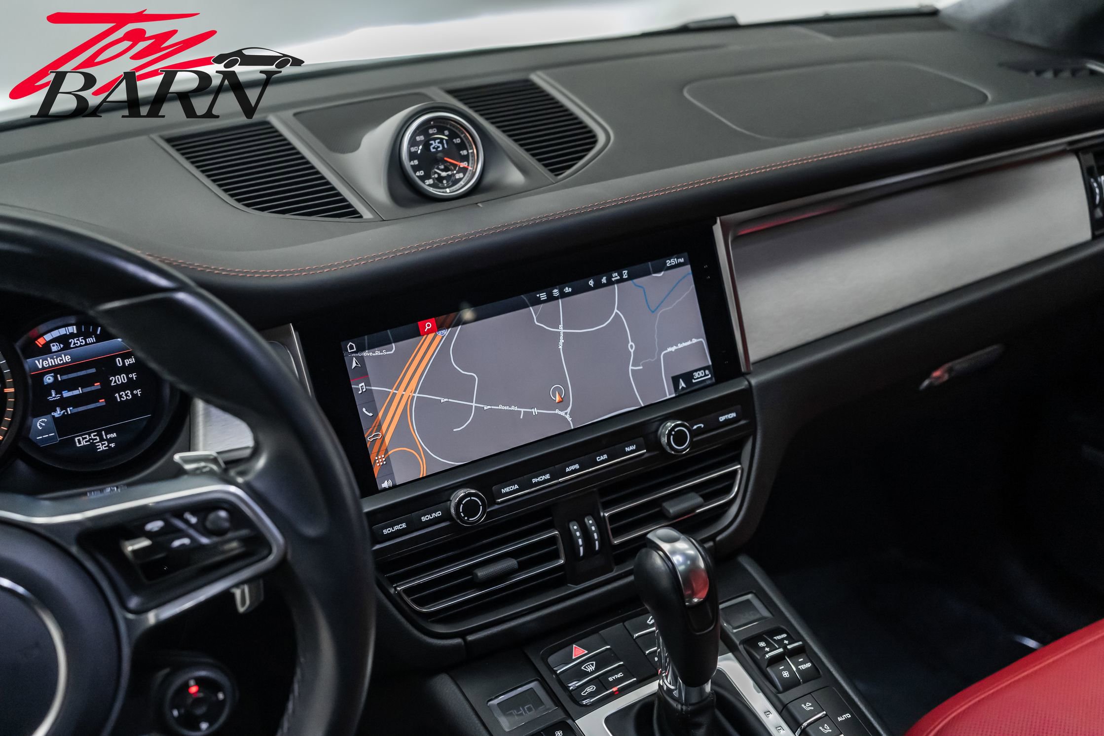 Used 2020 Porsche Macan Turbo image 38