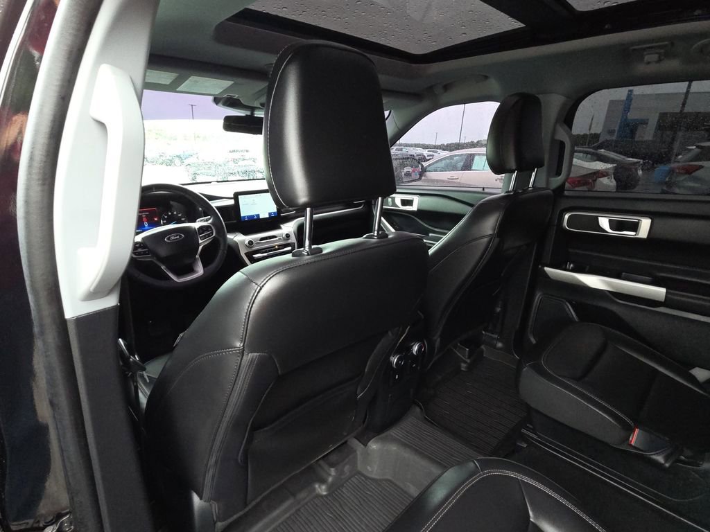 Used 2022 Ford Explorer XLT w/ Equipment Group 202A AWD/4WD image 28
