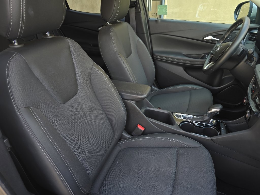 Used 2025 Buick Encore GX Preferred image 23