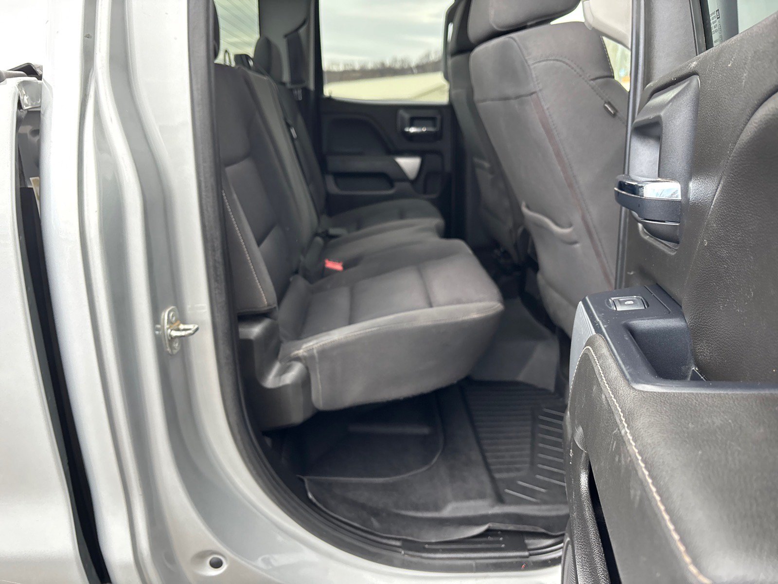 Used 2018 Chevrolet Silverado 1500 LT w/ LPO, Black Pack AWD/4WD image 17