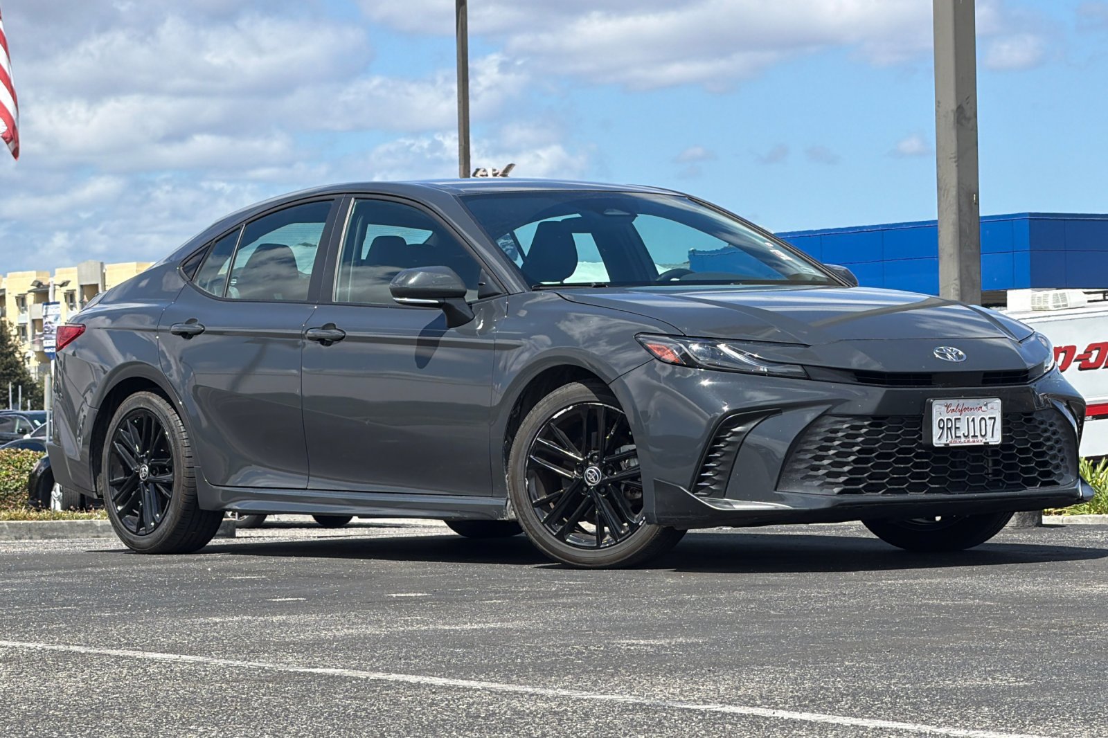 Used 2025 Toyota Camry SE FWD image 2