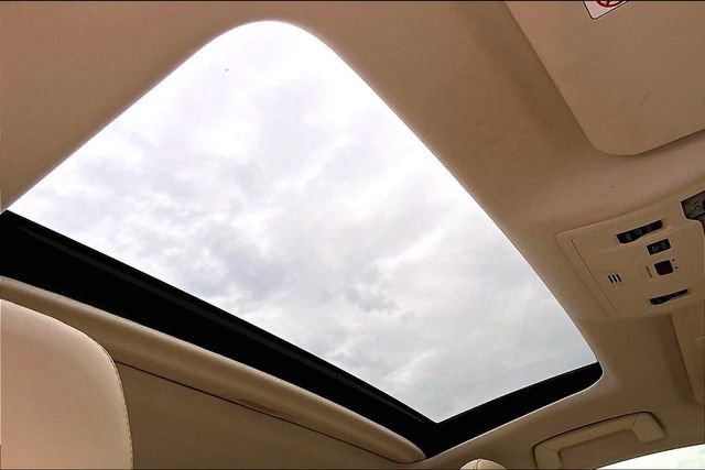 Used 2016 Lexus ES 350 350 w/ Luxury Package w/Wood Trim image 11