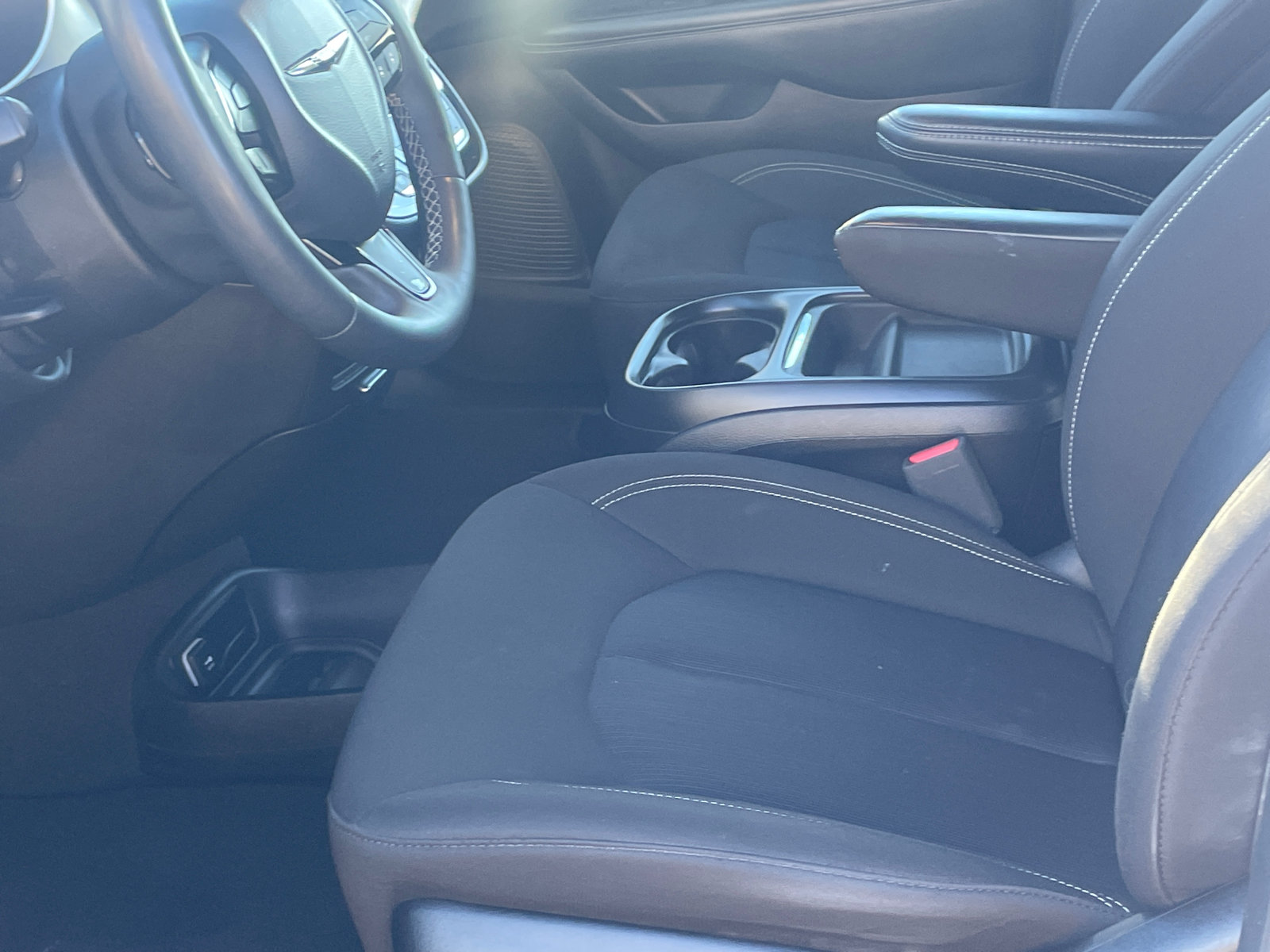 Used 2024 Chrysler Pacifica Touring FWD image 10