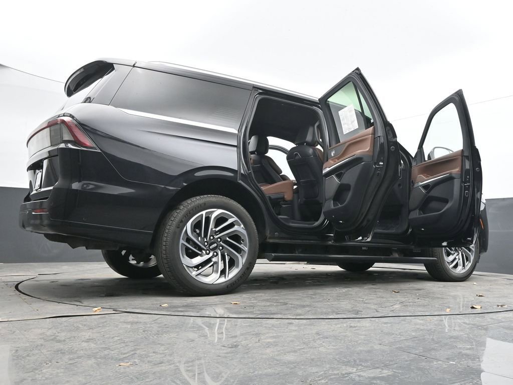 Used 2025 Lincoln Navigator Reserve image 77
