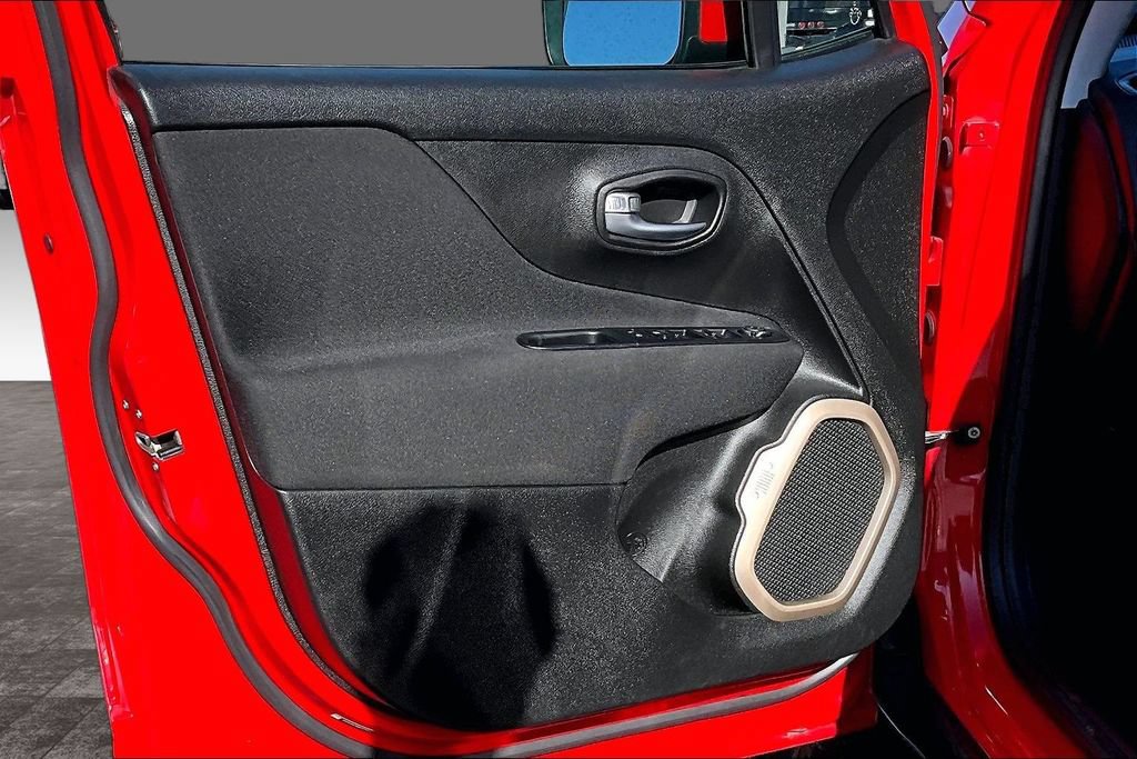 Used 2017 Jeep Renegade Latitude w/ Cold Weather Group AWD/4WD image 12