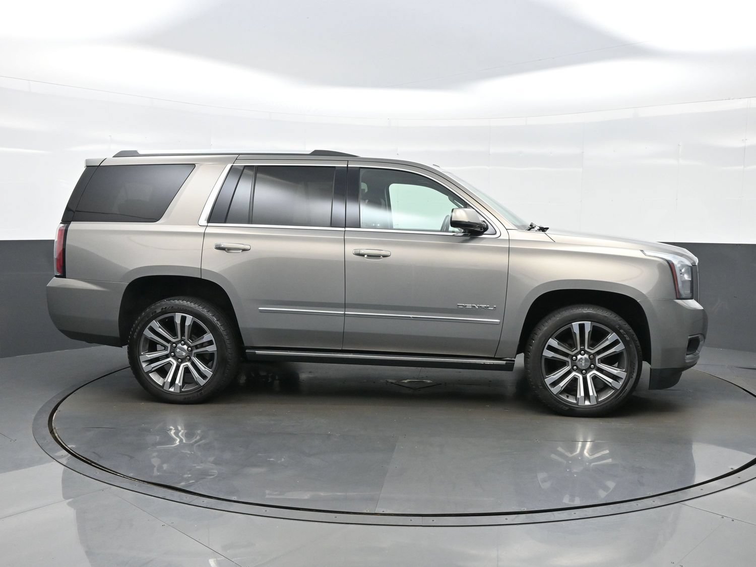 Used 2019 GMC Yukon Denali w/ Denali Ultimate Package AWD/4WD image 7