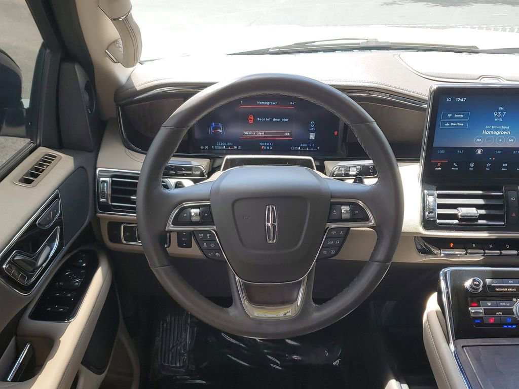 Used 2024 Lincoln Navigator Premiere AWD/4WD image 18