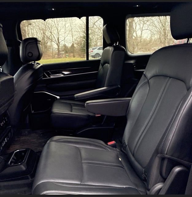 Used 2022 Jeep Wagoneer Series III w/ Premium Group I image 10