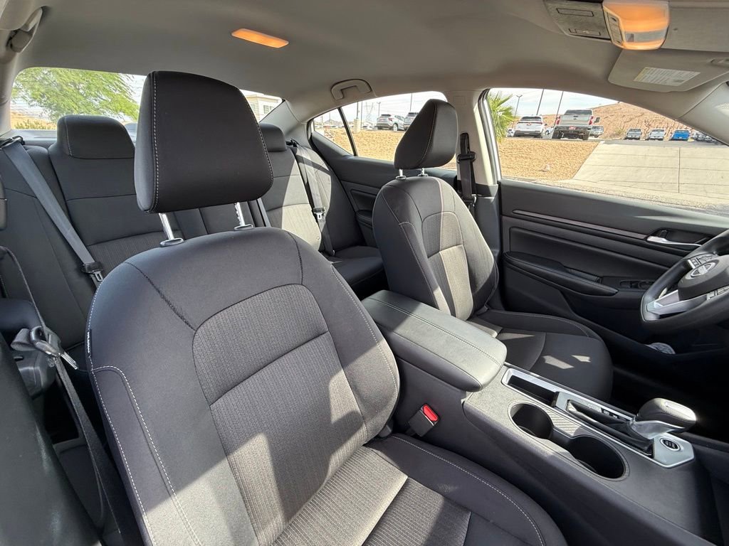 Used 2025 Nissan Altima 2.5 SV FWD image 14