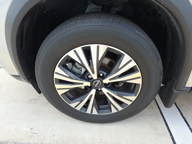 Used 2023 Nissan Rogue SV image 10