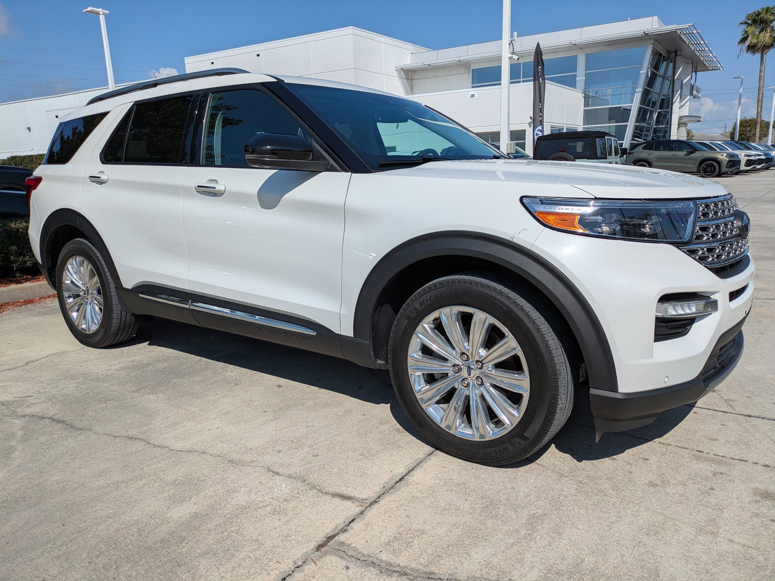 Used 2021 Ford Explorer Limited w/ Equipment Group 301A image 2