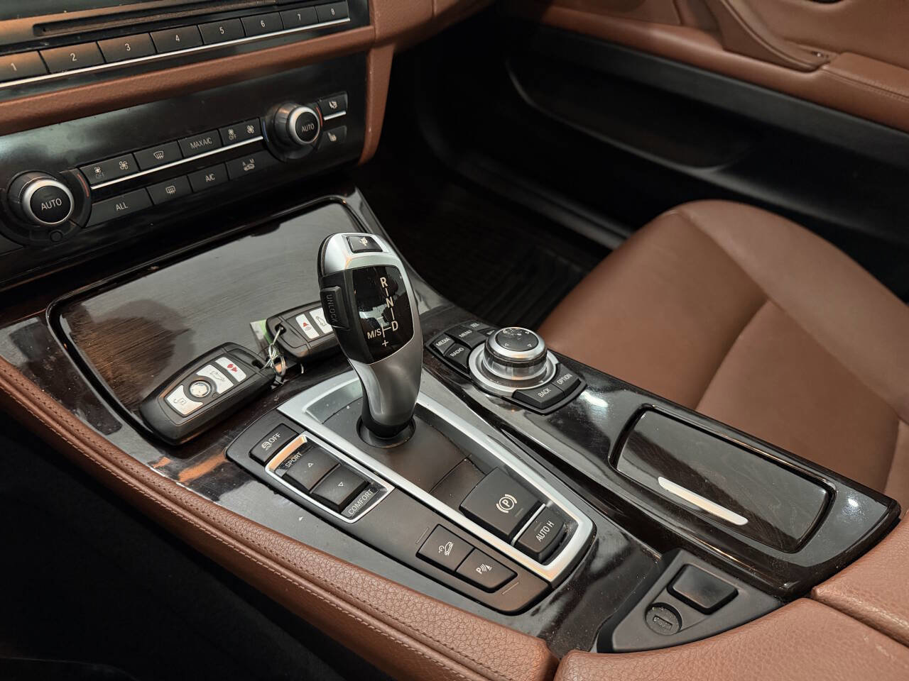 Used 2013 BMW 528i xDrive Sedan AWD/4WD image 30