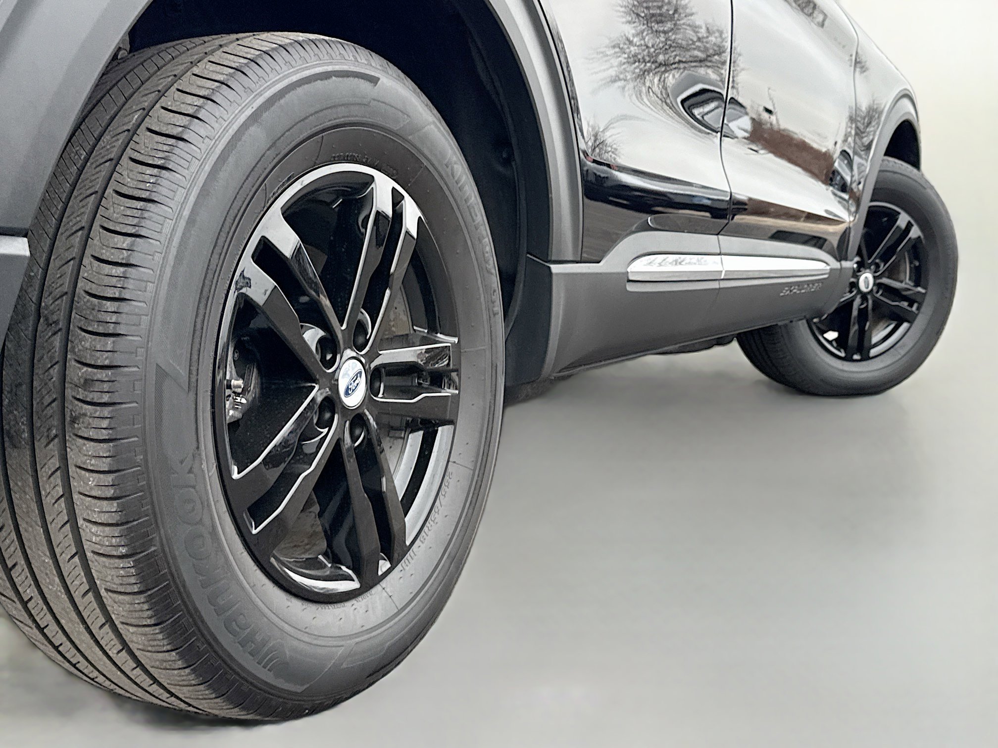 Used 2023 Ford Explorer XLT w/ Equipment Group 202A image 16