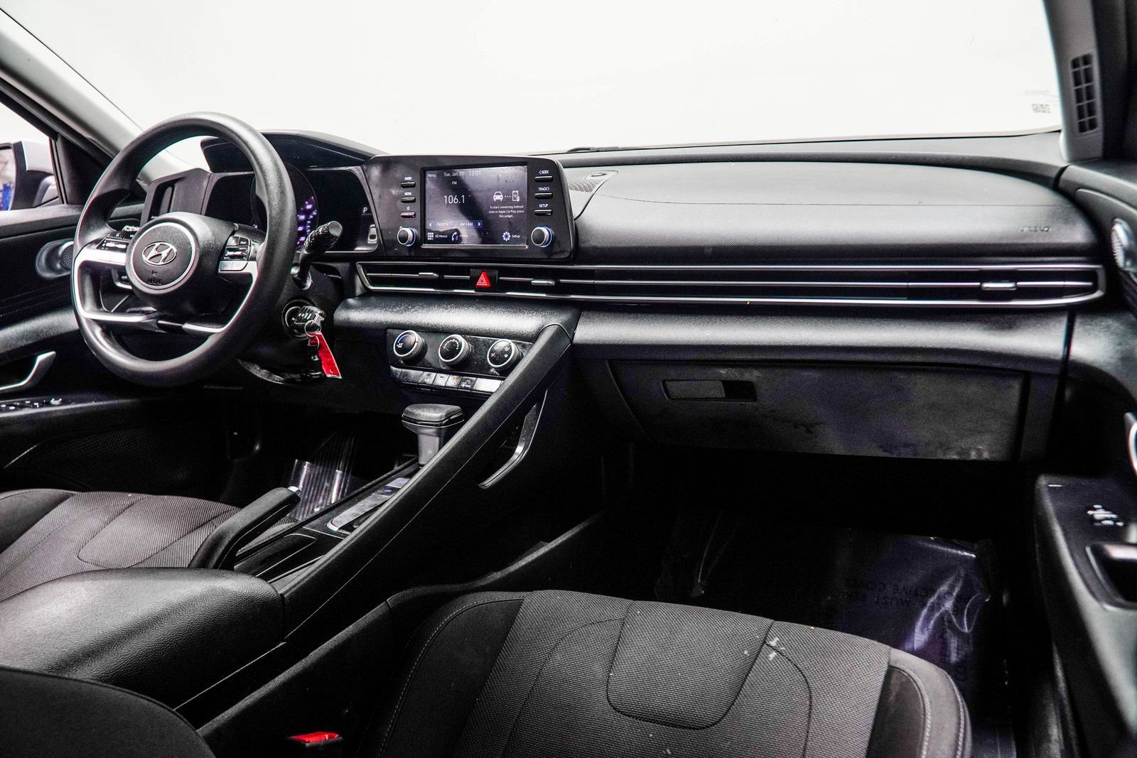 Used 2021 Hyundai Elantra SE image 15