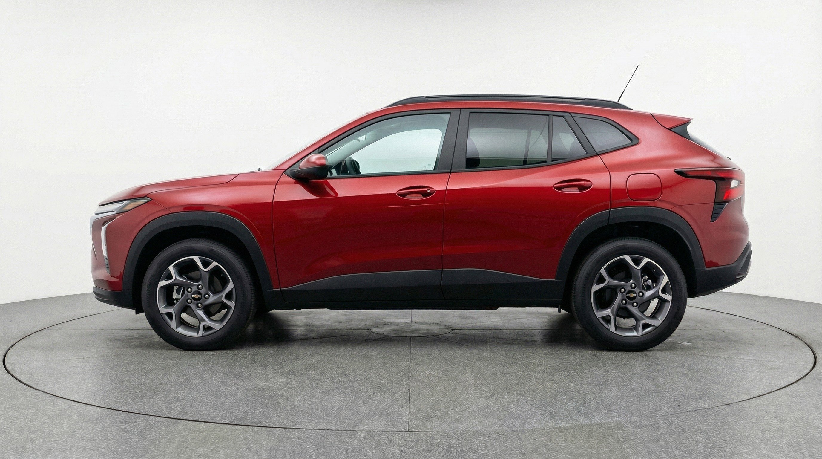 Used 2025 Chevrolet Trax LT FWD image 5