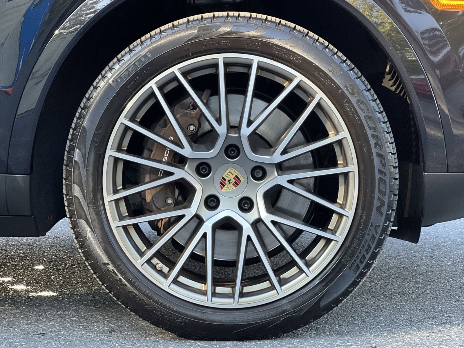 Used 2022 Porsche Cayenne Platinum Edition image 10