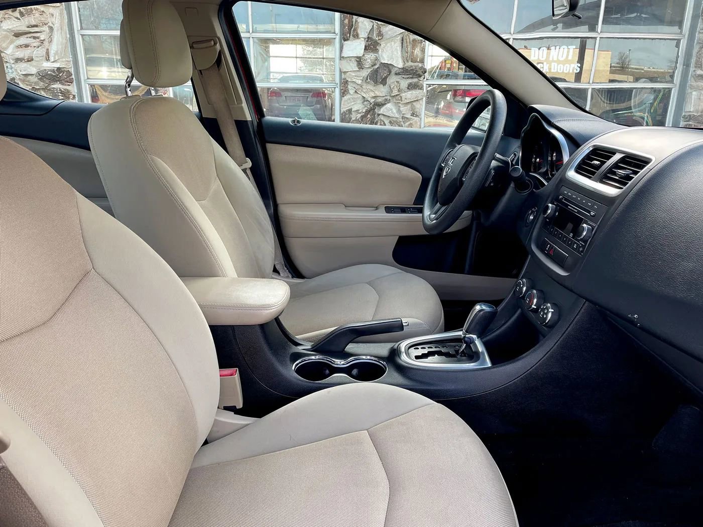 Used 2012 Dodge Avenger SE image 12