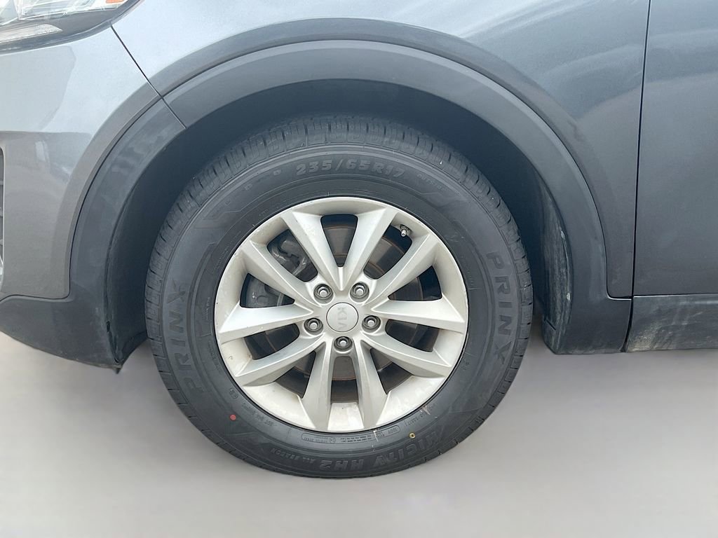 Used 2019 Kia Sorento S FWD image 29
