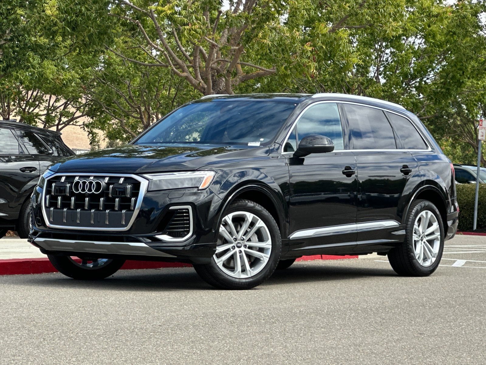 Used 2025 Audi Q7 3.0T Premium Plus w/ Premium Plus Package AWD/4WD image 2