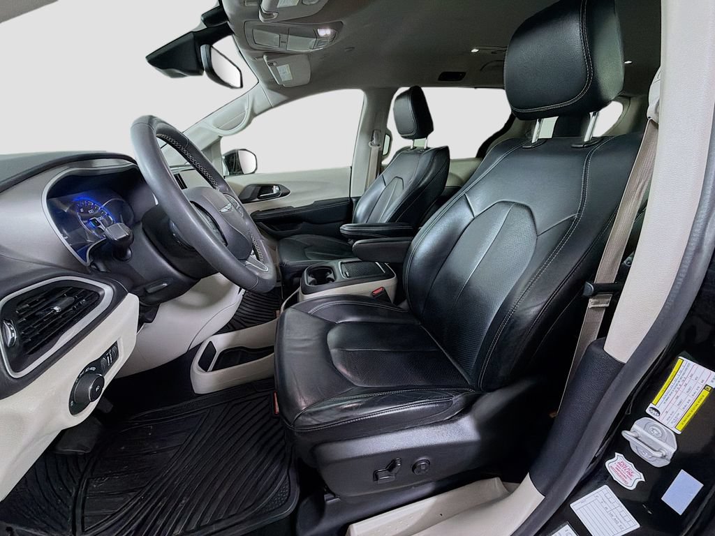 Used 2022 Chrysler Pacifica Touring-L FWD image 12