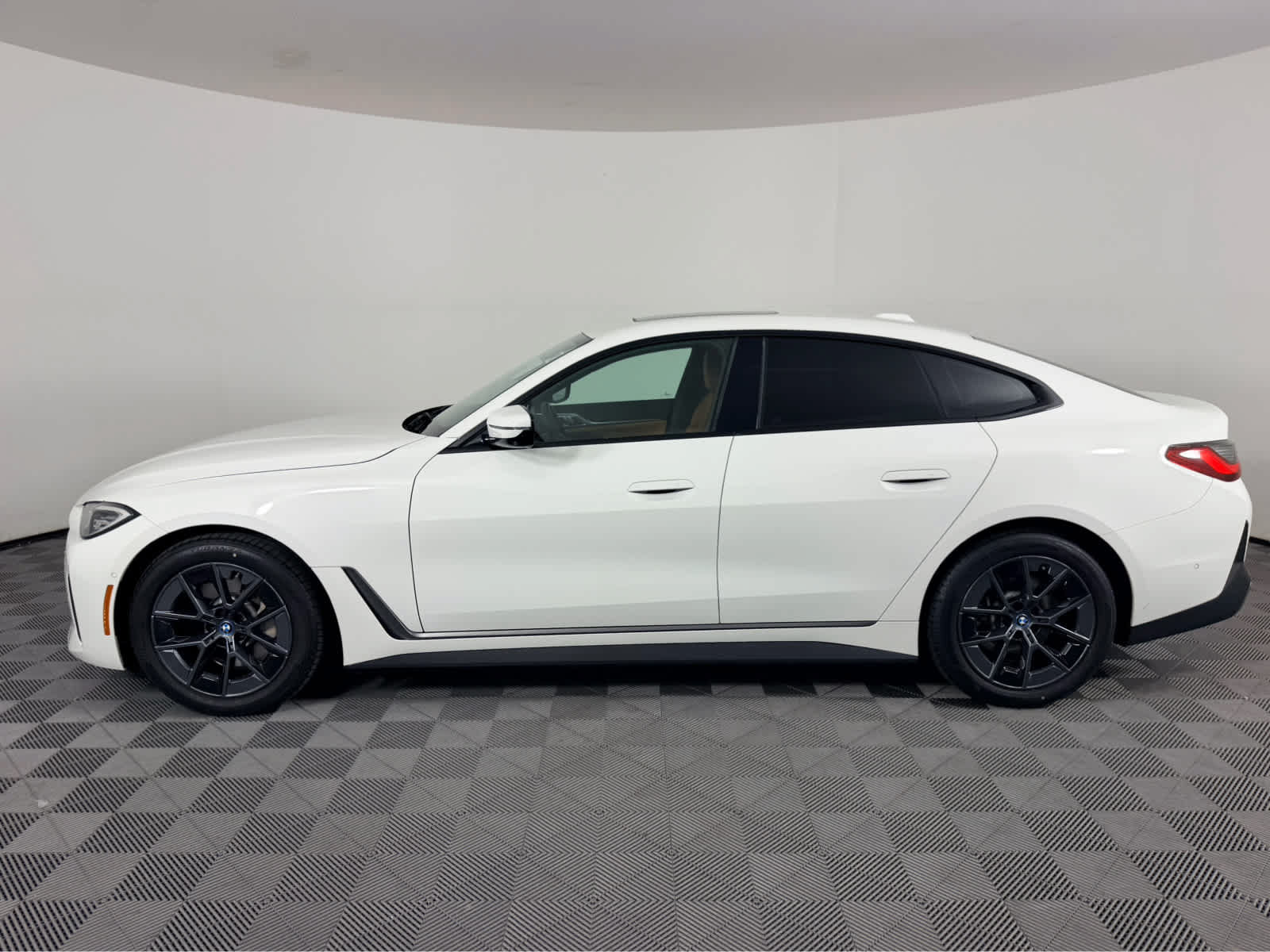 Used 2023 BMW i4 eDrive40 w/ Premium Package RWD image 6