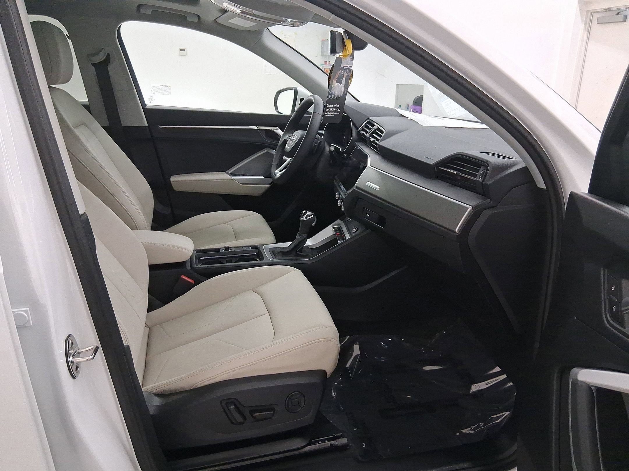 Used 2025 Audi Q3 2.0T Premium w/ Convenience Package AWD/4WD image 29