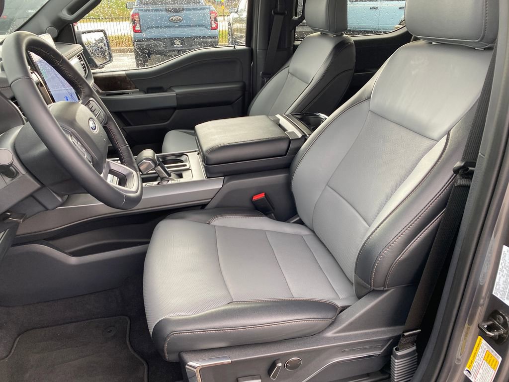Used 2023 Ford F150 Lightning Lariat image 11