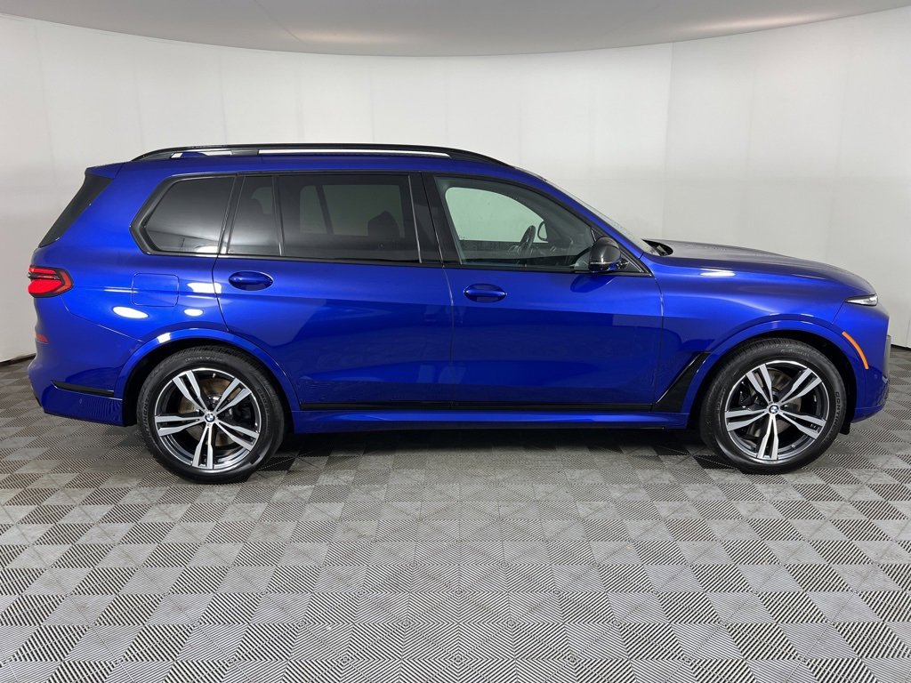 Used 2025 BMW X7 M60i w/ Climate Comfort Package image 3