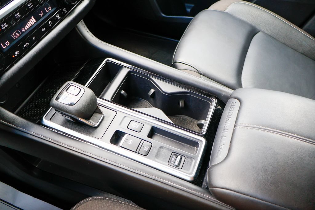 Used 2024 Nissan Pathfinder SL w/ SL Premium Package FWD image 18